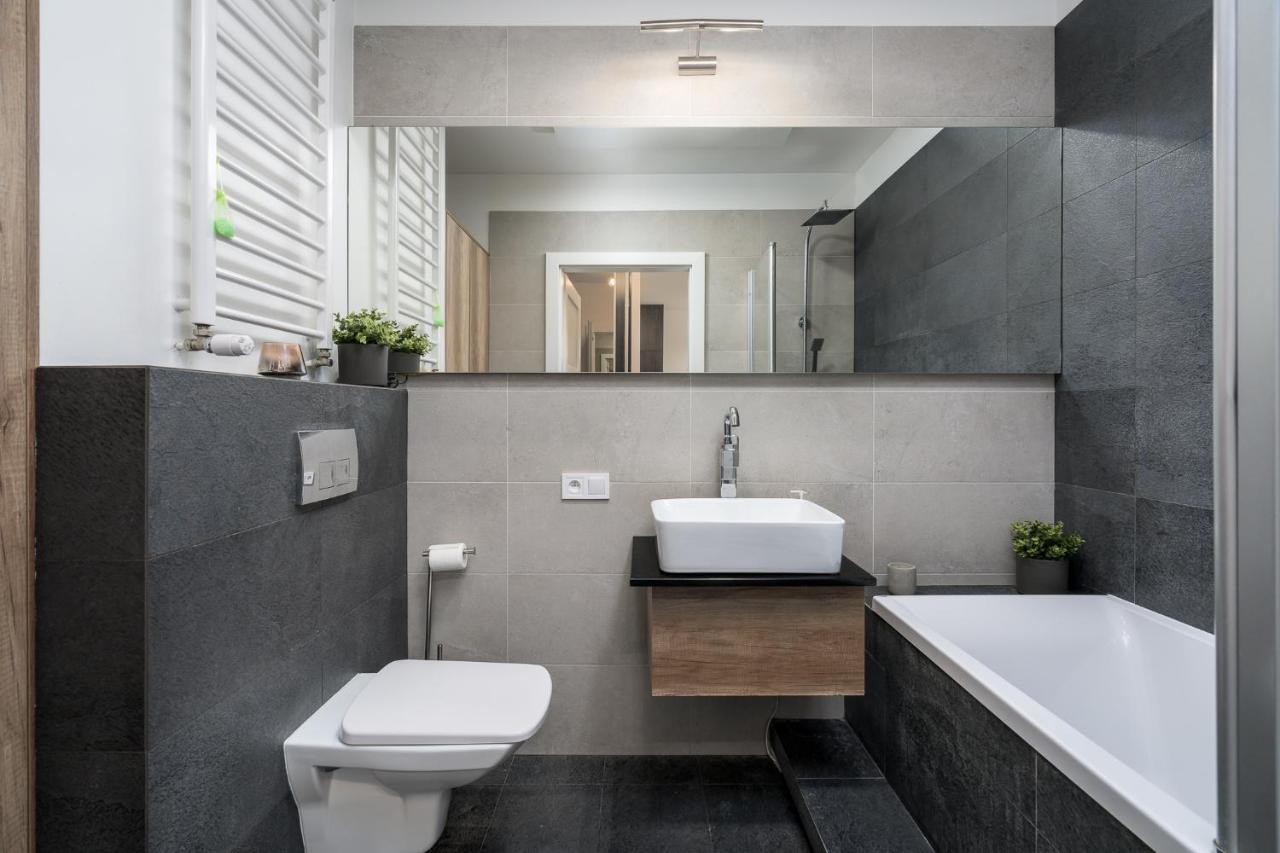 Sleepway Apartments- Garbary 100-46 Познан Екстериор снимка
