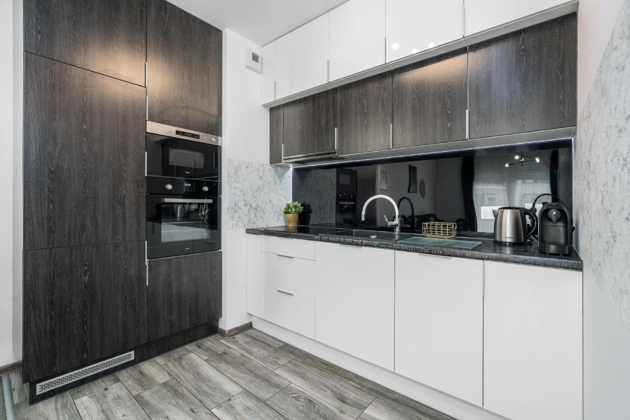 Sleepway Apartments- Garbary 100-46 Познан Екстериор снимка