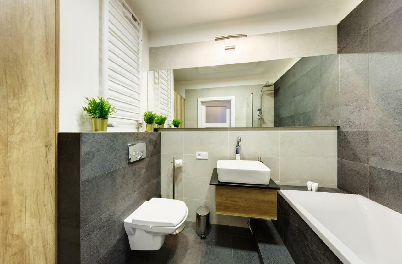 Sleepway Apartments- Garbary 100-46 Познан Екстериор снимка