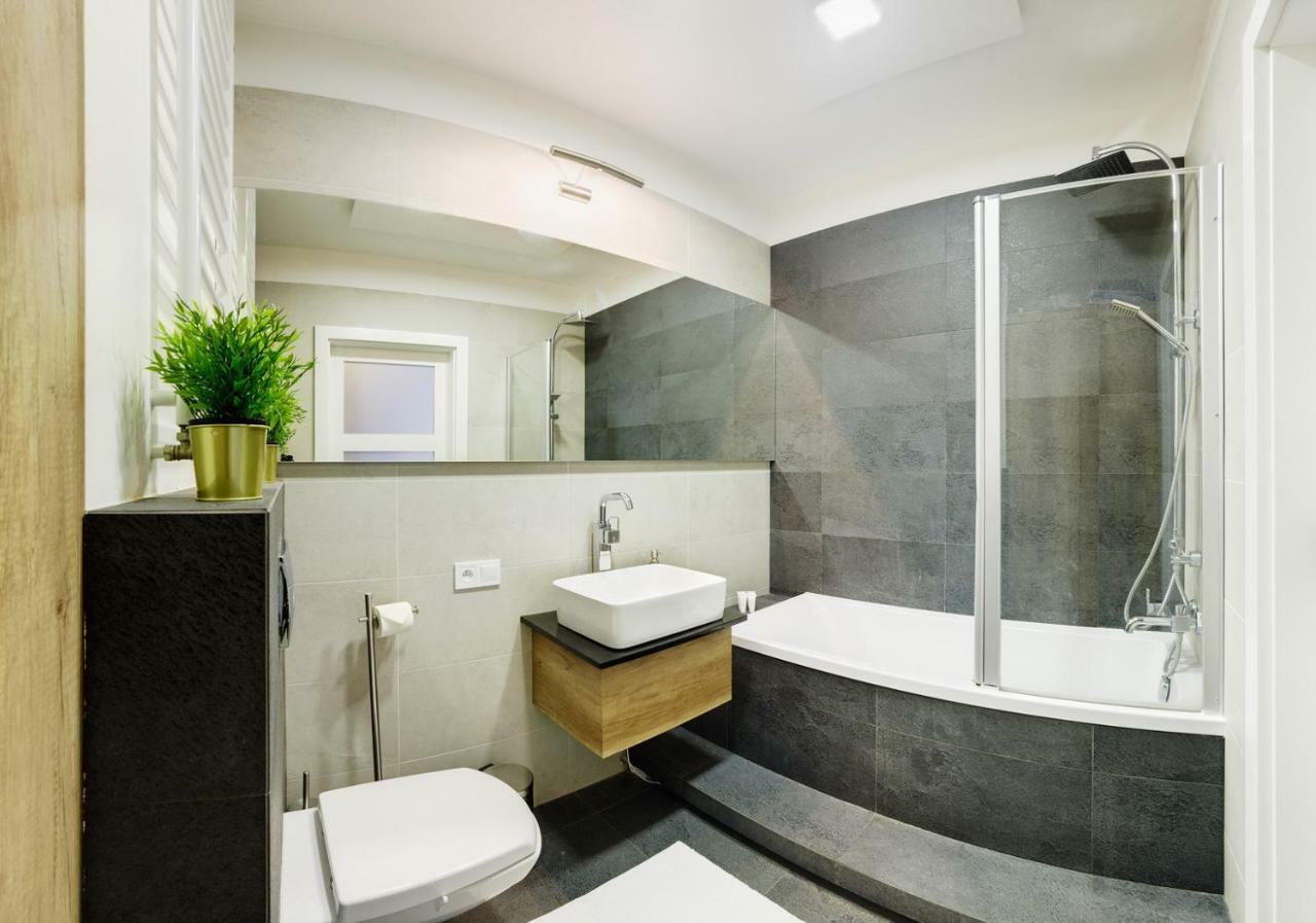 Sleepway Apartments- Garbary 100-46 Познан Екстериор снимка